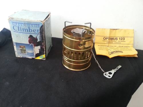 OPTIMUS 123 SVEA STOVE SWEDEN ( lit up )