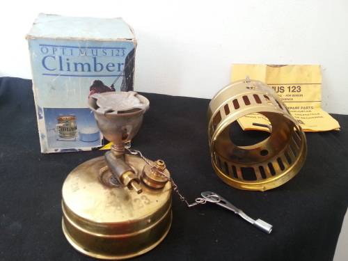 OPTIMUS 123 SVEA STOVE SWEDEN ( lit up )