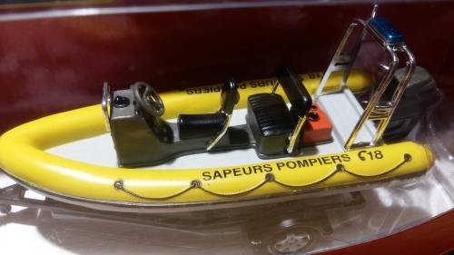 Land Rover 110, Emergncy, with Yellow Boat, Bburago, Die-Cast with Plastic Parts, 1:50, New in Box