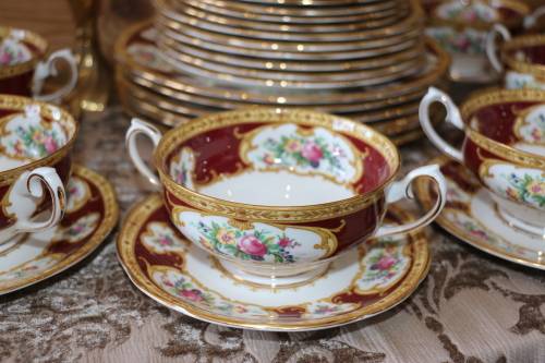 Royal Albert Lady Hamilton Dinner Service 36pc