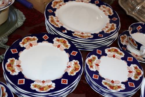 Royal Albert Heirloom Dinner Service (40 pc)