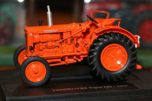 Hachette Diecast Tractor Models - Vindeuvre Super DD - 1955