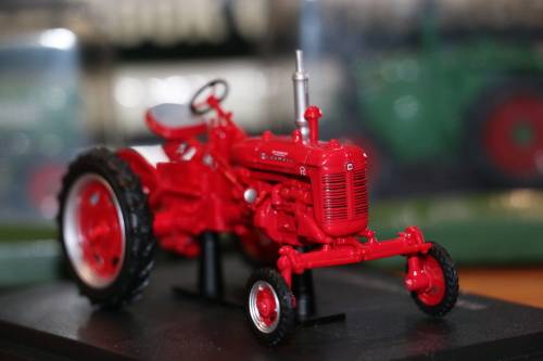 Hachette Diecast Tractor Models - IH Mc Cormick Farmall Super FC - 1955