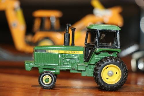 ERTL Diecast Tractor / Farm Model - John Deere Tractor