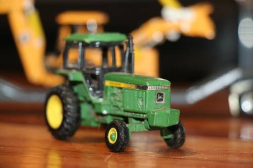 ERTL Diecast Tractor / Farm Model - John Deere Tractor