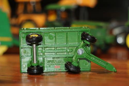 ERTL Diecast Tractor / Farm Model - John Deere Green Trailer