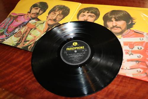 The Beatles - Sgt Pepper`s Lonely Hearts Club Band - LP Vinyl Record (VG)