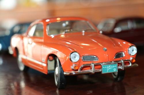 Road Signiture Collectors Die Cast Model - 1966 Volkswagen Karmann Ghia