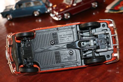 Road Signiture Collectors Die Cast Model - 1966 Volkswagen Karmann Ghia