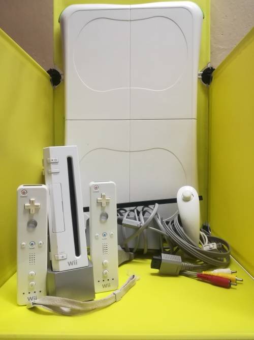 Nintendo Wii Gaming Console