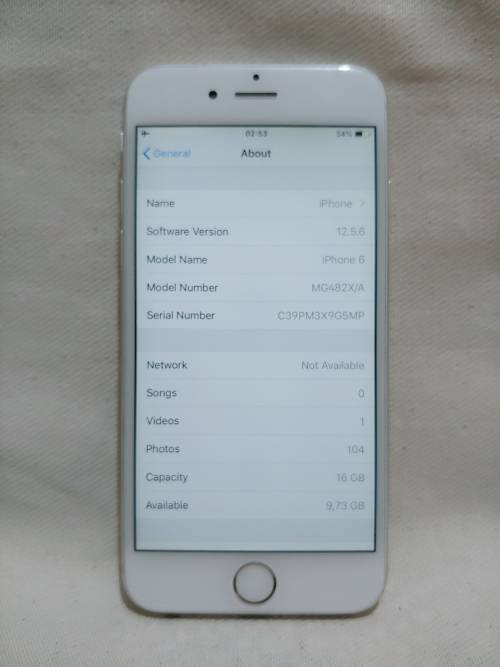 Apple iPhone 6 (16GB) in fantastic condition.
