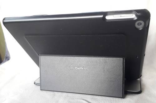 Apple iPad 6th Generation (2018) 128GB Wifi/4G (Includes Belkin Magic Keyboard Case)