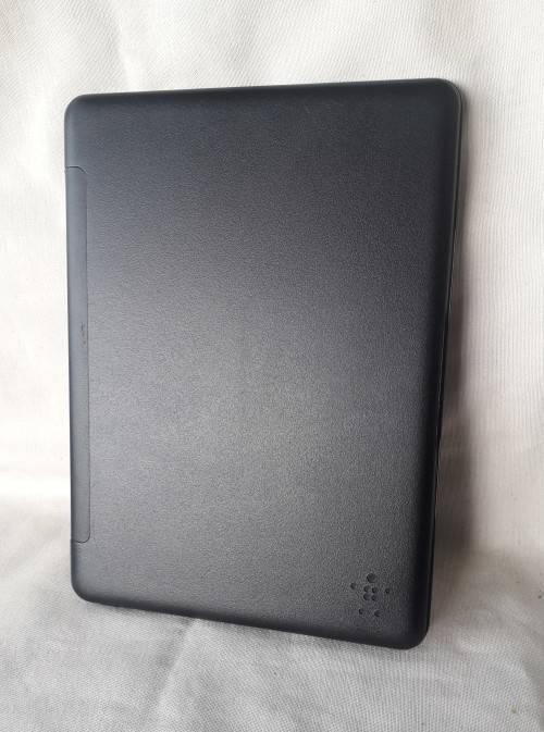 Apple iPad 6th Generation (2018) 128GB Wifi/4G (Includes Belkin Magic Keyboard Case)