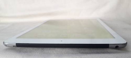 Apple iPad 6th Generation (2018) 128GB Wifi/4G (Includes Belkin Magic Keyboard Case)