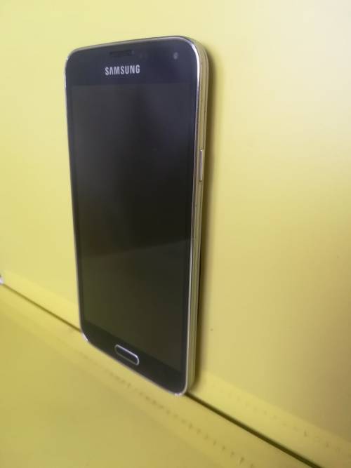 Samsung Galaxy S5 16gb (Black) in excellent condition
