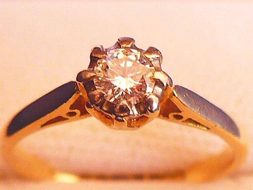 DIAMOND & 18 CARAT GOLD HALLMARKED RING CRAZY WEDNESDAY!!!