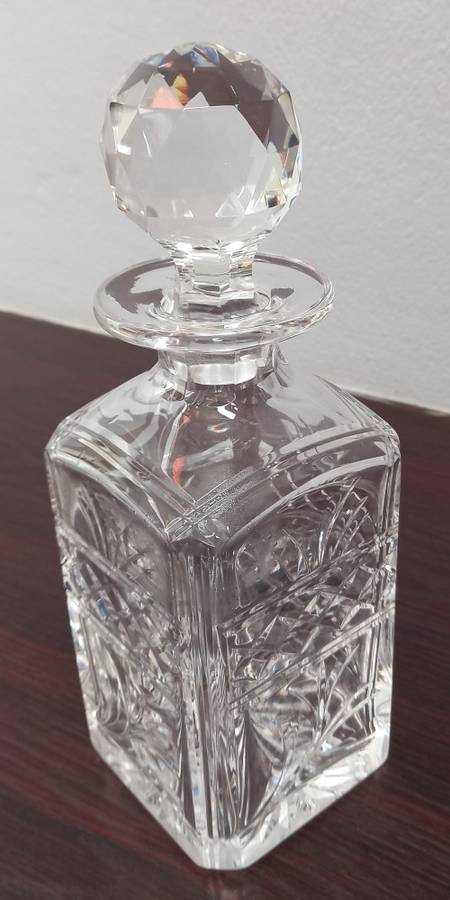 CRYSTAL CUT WHISKY DECANTER