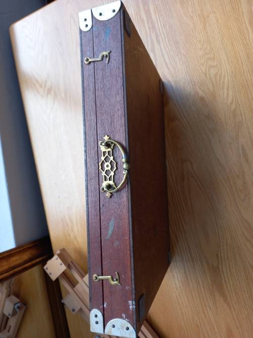 VINTAGE FIELD EASEL AND PAINTERS BOX (1940`s)