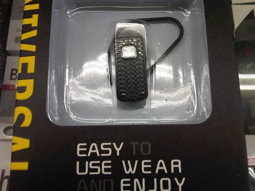 Universal Bluetooth headset works on all phones, Blackberry, Samsung, HTC, Nokia, Iphone ect...