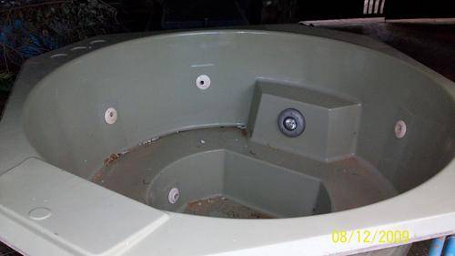 Very large 8 seater jacuzzi