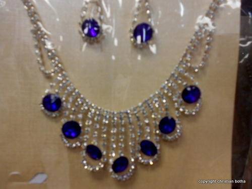saphire blue chrstals with earings set
