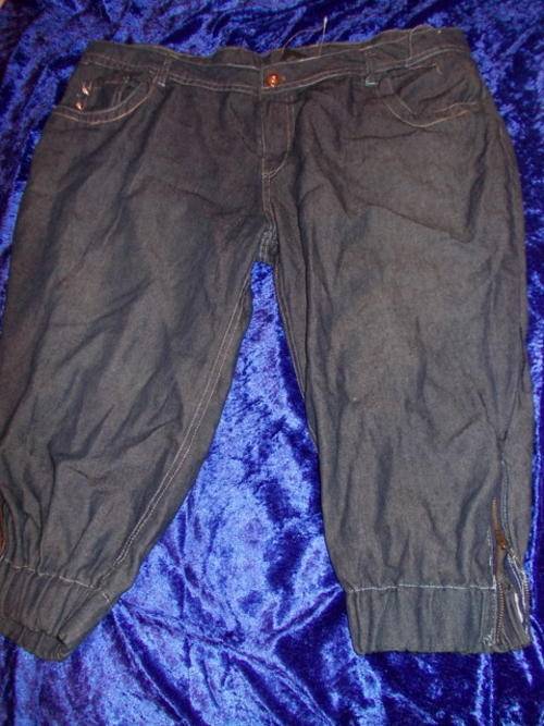 denim capri pants with zip sides by calf size 42