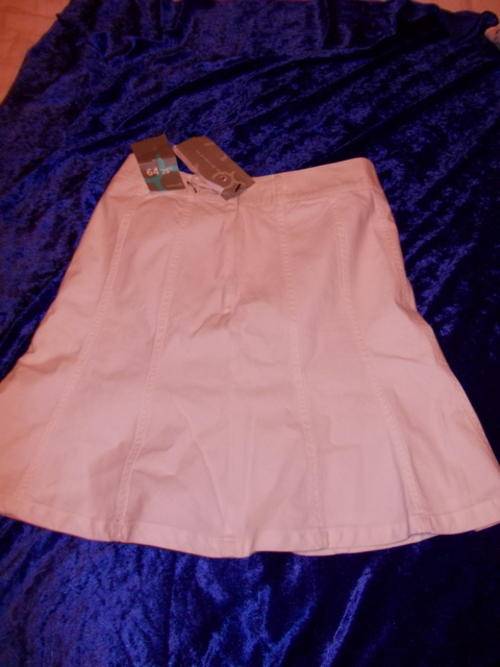 white skirt size 32-34 short