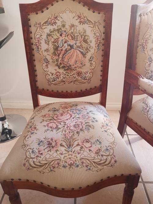 Dining Table & 6 Chairs