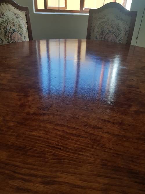 Dining Table & 6 Chairs