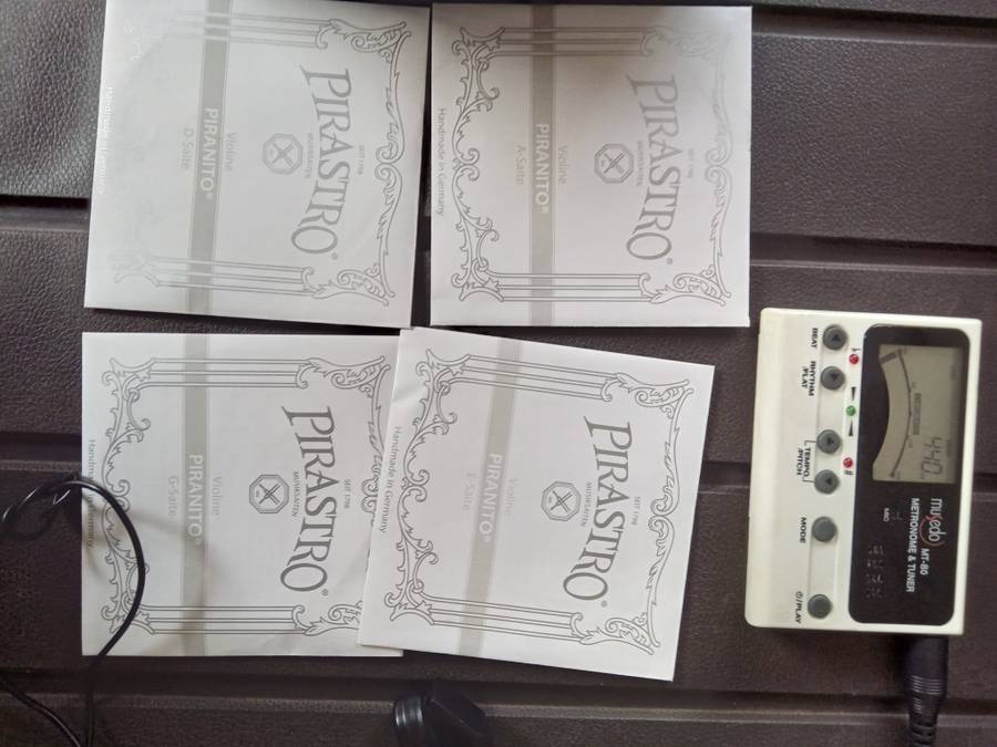 Stentor I violin 4/4 with Metronome/tuner