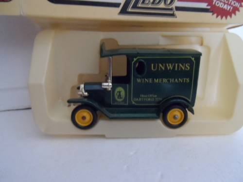 LLEDO CLOSED VAN ,UNWINS[M5]