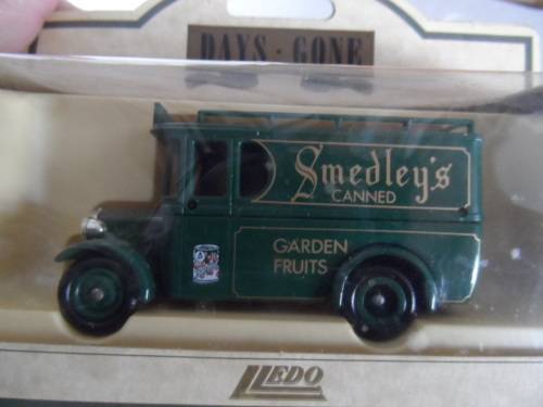 LLEDO  1932 DENNIS TRUCK  - SMEDLEYS  [M5]