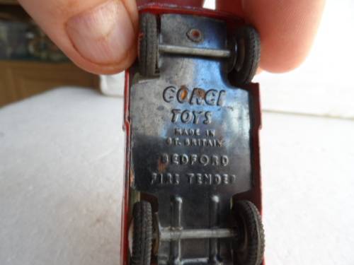 ORIGINAL CORGI 405 FIRE TRUCK   [M29]