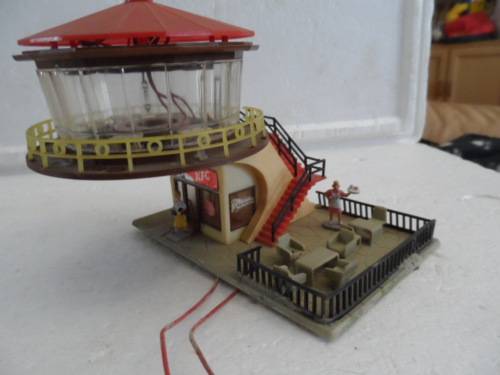 HO RESTAURANT OR LOOKOUT WITH WAITRESS AND KFC NOGAL DOWNSTAIRS