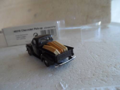 BUSCH HO CHEV PICKUP 'CARPENTERS' WITH COFFINS