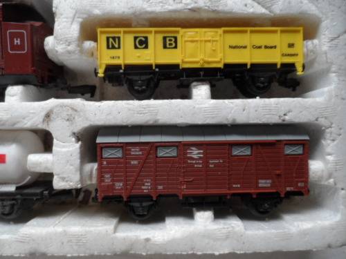 TRAIN SET, BATTERY OPERATED, HO SCALE