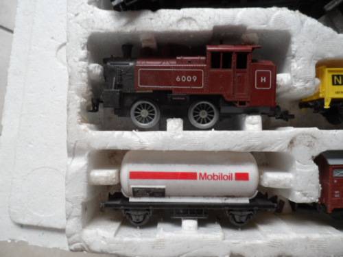 TRAIN SET, BATTERY OPERATED, HO SCALE