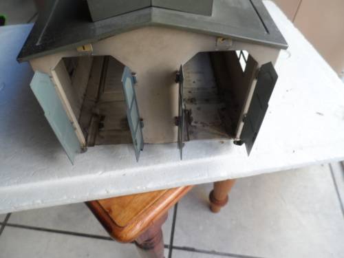 VINTAGE MARKLIN HO METAL TWO STALL ENGINE HOUSE