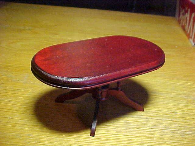 OVAL DINING TABLE  ,  1.12TH SCALE DOLLS HOUSE