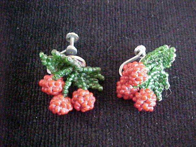 VINTAGE BERRY SCREW ON EARINGS