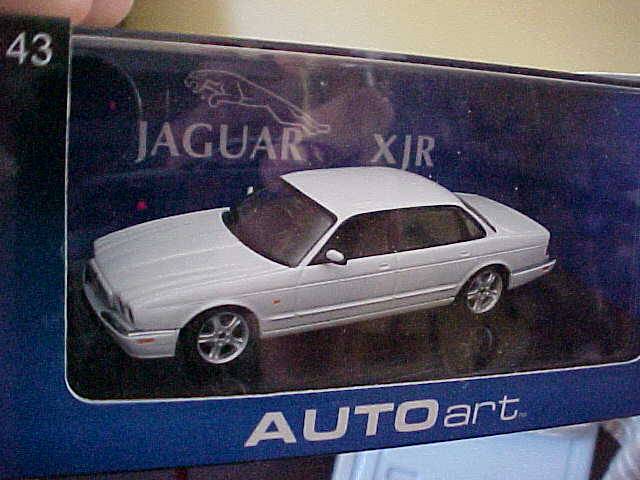 AUTO ART JAGUAR  XJR 53602