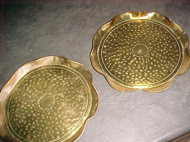 PAIR OF BRASS WALL PLATES 29CM DIAMETER