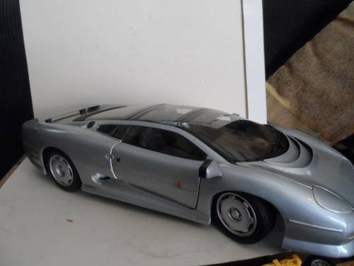 MAISTO JAGUAR XJ220 1/12 SCALE , HUGE MODEL
