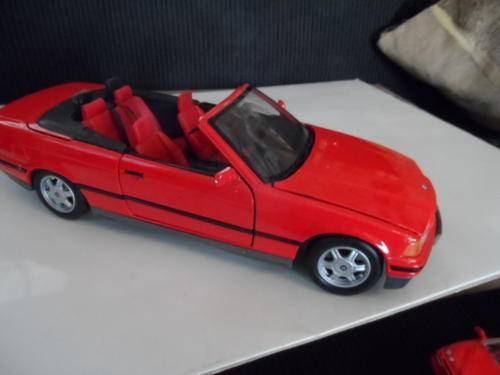MAISTO 1990 BMW 325I CONVERTABLE 1/18 SCALE