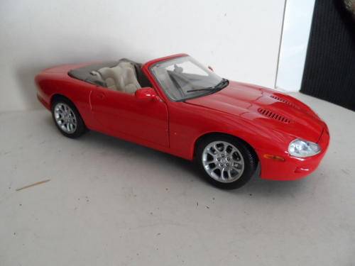 MAISTO JAGUAR XK SERIES  1/18 SCALE