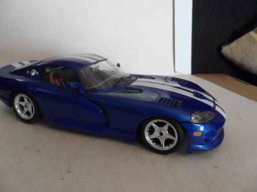BBURAGO  DODGE VIPER GTS COUPE  1/18 SCALE