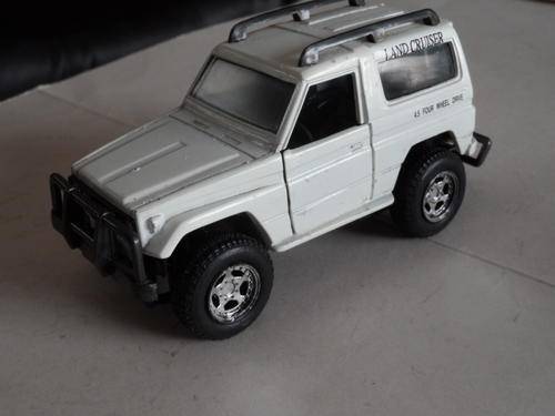 TOYOTA LANDCRUISER LX  1/32 SCALE DIECAST
