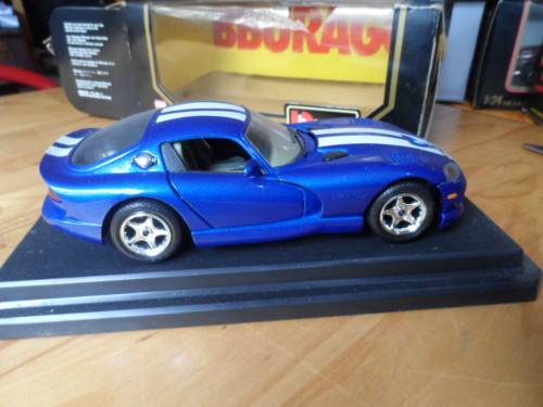 MAISTO  DODGE VIPER  GTS COUPE 1996  1/24 SCALE