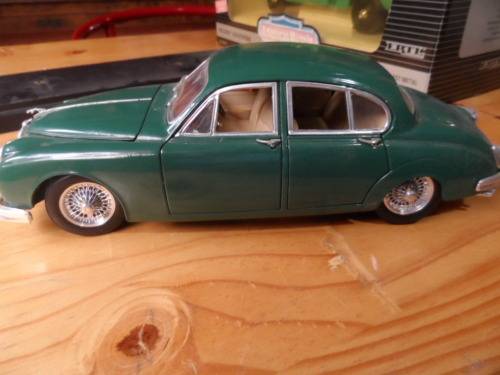MAISTO JAGUAR MK 11 1959  1/18 SCALE