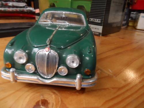 MAISTO JAGUAR MK 11 1959  1/18 SCALE